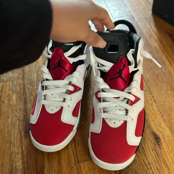 Jordan Retro 6’s, Red & White, Size 6Y = size 6 in men & 8 in women. - Picture 4 of 4